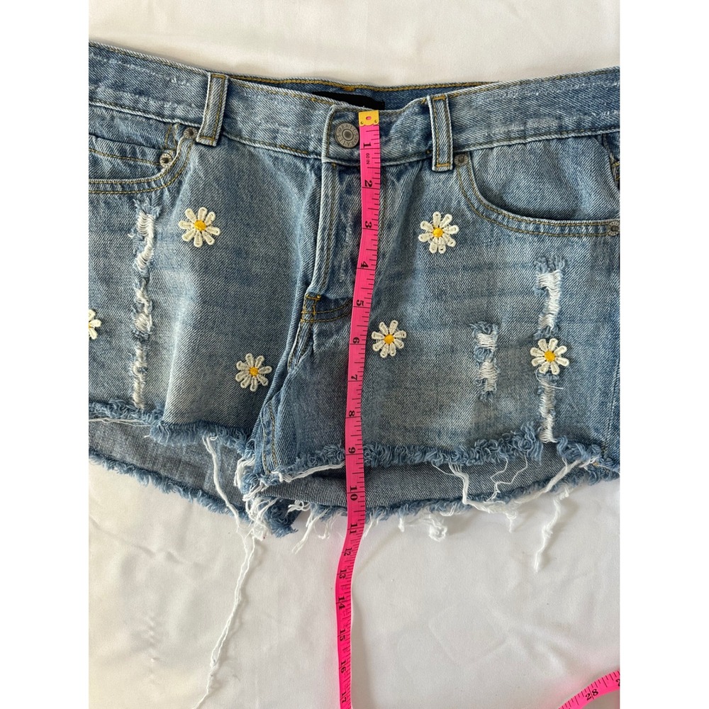 Rails‎ Denim Shorts Distressed Daisy Embroidered Raw Hem Casual Size 26 - Picture 4 of 7